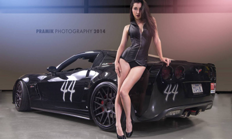 Горячие девушки на мероприятии HP Motorsport